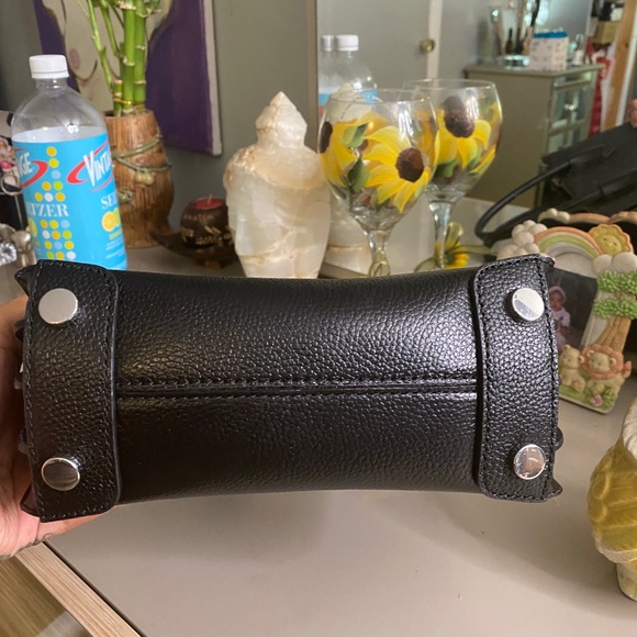 Michael Kors Hansbag - Picture 3 of 4